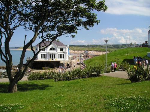 Albany Lodge Portrush Exterior photo