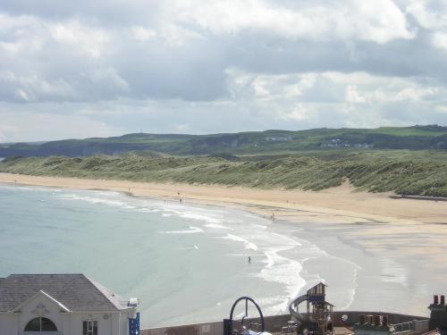 Albany Lodge Portrush Exterior photo