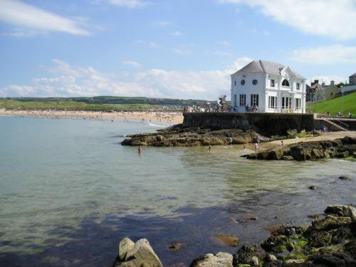 Albany Lodge Portrush Exterior photo